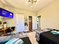 Mid-Century Modern Midtown- Walk To Restaurants & Nightlife!