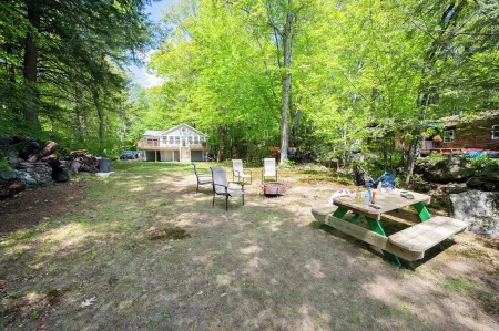 Lakeside Serenity! 3BR/2B Lake Front Retreat with Stunning Views