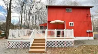 Pocono Mountain Dream House with hot tub