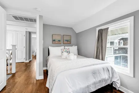 Seaside 2BR & 1.5BA, Walk to Beach & Badges