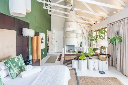 Luxurious Hideaway Villa