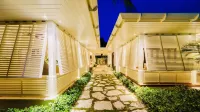 Luxury Waterfront Estate, Dock, Chef Gazebo Pool House, Boat and Captain Hotel dekat Princess Street Gallery