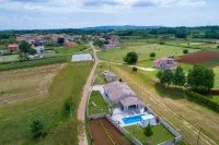 New Design Villa, in the green heart of Istria, ideal for family holidays - Swimmingpools