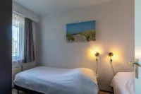 Apartment by Dutch Beach Pet-Friendly