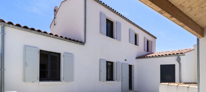 Luxurious villa with heated pool Hotels in Saint-Pierre-d'Oleron