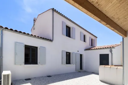 Luxurious villa with heated pool