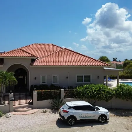 Luxury Ocean View Villa, Stunning Views, 5 minutes to Beaches