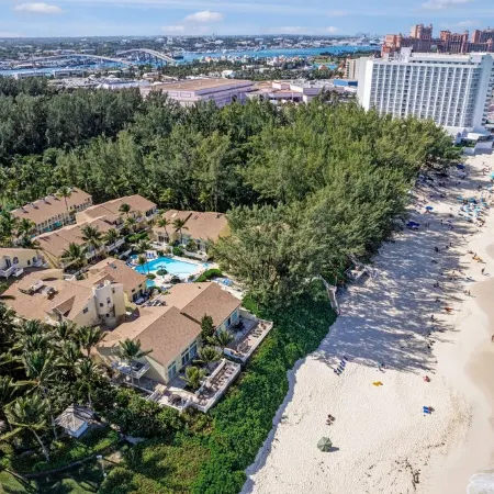 Beachfront Villa • Walk to Atlantis • Sleeps 8