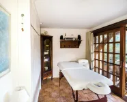 Casa Completa com Piscina em Condomínio Fechado, Área de Lazer e Muita Natureza