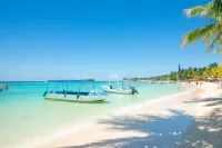 New 2 Bed 2 Bath Beach Suite in West Bay Village Roatan. New Generator