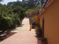 charming house in the middle of nature with pool .Ideal couples. Hotels in Comarca Norte