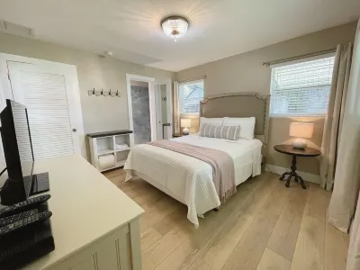 Recently Updated 2/2 Home with Hot Tub, 1 Mile to Beach Hotels near Costco Wholesale