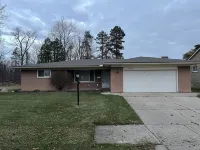 private 6 Bedroom charming  2000 sq ft ranch 10-14 people