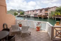 ISLAND PARADISE ON THE MARINA