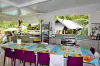 460 m² paradise villa with swimming pool (max. 24 people) Hoteles en 