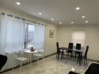 Bright & refreshing Port Credit apartment - 4 mins to the lake! Hotel in zona Port Credit Library