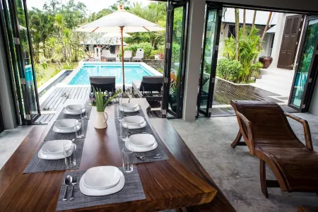 Luxury villa, private beach, infinity pool. Fully serviced. Beautiful sunsets Отели рядом с достопримечательностью «Бан Кван Чанг»