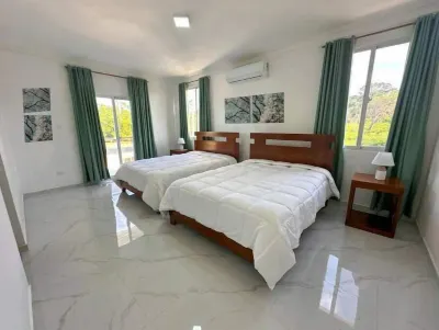Luxury BeachFront Villa with Private pool and Ocean View!