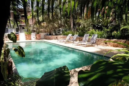 An exclusive jungle hideaway just steps from Plaza and the beach Отели в г. Саюлита