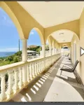 Simby D'lo A Presidential House Spectacular View.Pack up your luggage n move in.