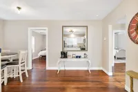 Cozy Downtown Cottage