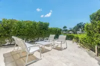 Oceania 4 bed 3 bath ocean view. Beachfront luxury, stunning Eagle Beach views