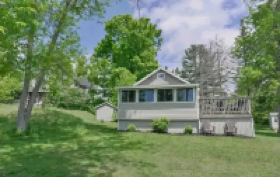 One Bedroom Cottage W/Loft By The Moon River Hotels near Lake Muskoka