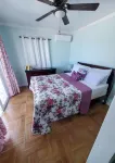 Two bedroom two bathroom beach house located 10 steps from the beach Hotels in Steventon