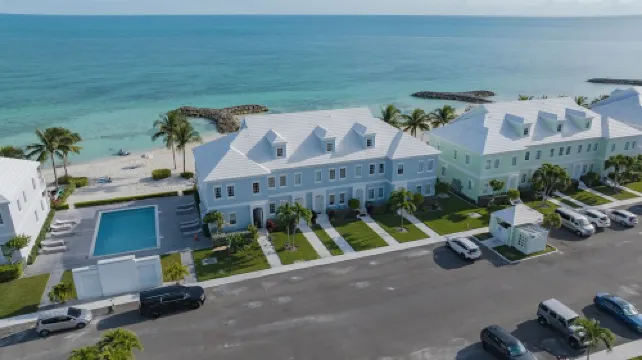 Directly on Beach! White Sand Turquoise Water at Your Doorstep-304 Blues Point