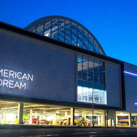 City Escape w/ 2 Bath, 10 beds, We Pay 1/2 Parking Отели рядом с достопримечательностью «Washington St»