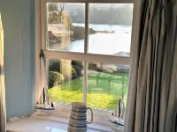 Seaweed Cottage in Fowey overlooking the beach with a garden and a parking space