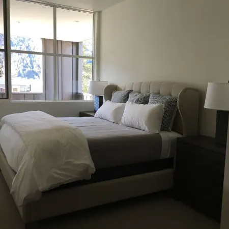 Luxury 3 Bedroom Condo Amazing Views & Unbeatable Downtown Location