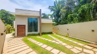 Single storey house with 3 suites with air conditioning, WIFI, Smart TV, swimming pool, barbecue. Hotel in zona Foz do Rio Guaratuba