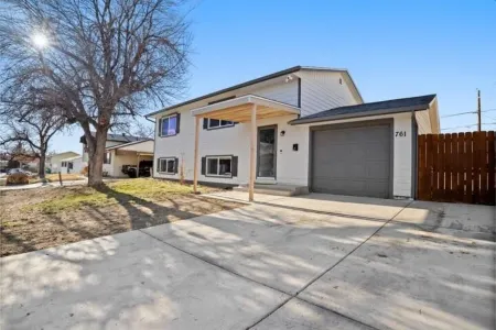 Stylish Quiet Adobe - Elbert