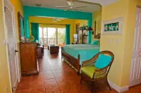 Grande Bay,  Surfside Renovated Beachfront Studio, Wifi,  Great Views