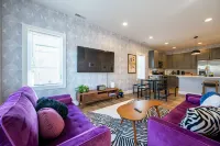 Modern Chic TownHouse: Art Decor / City Center & Pet-Friendly