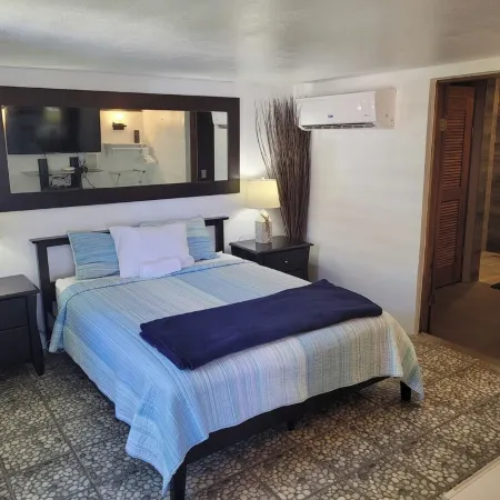 CASA ROARK OCEAN FRONT CHALET