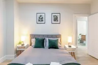 Modern Jersey City Getaway - Art & Family Fun!