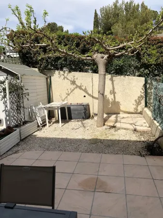 T2 apartment in residence with swimming pool and tennis court