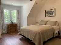 The “Wood”shop, 2 bedroom loft apartment on a quiet cove.