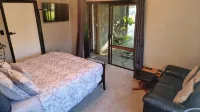 Relax at Stagga Arcadia, tranquil 1 bedroom suite on rural farmlet with spa
