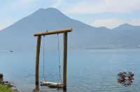 Spectacular Lakefront Cabin with luxury outdoor shower Hotel a San Marcos La Laguna