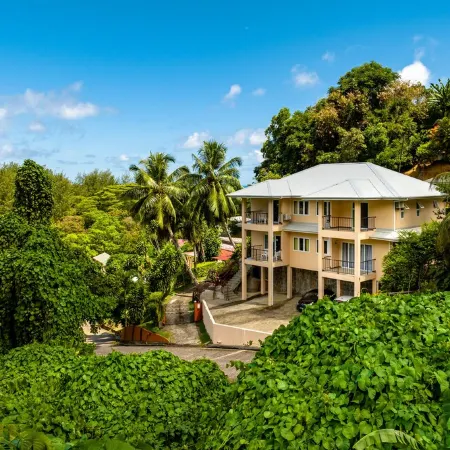 Peace in Paradise with mountain views and  5 minutes walk to the beach