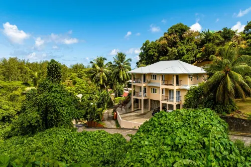 Peace in Paradise with mountain views and  5 minutes walk to the beach