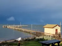 St. Leonards Pier Beach House -5 min walk to the beach