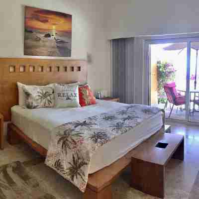 Casa Bella Beachfront. in Town. White Sandy Beaches & Palmas Pickleball Nextdoor Rooms