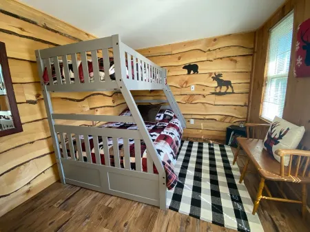 Charming 2BR in the Heart of the Adirondacks in Indian Lake NY.