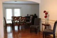 Comfy Home in Winter Park, can accommodate up 6 guests! Hotels in Fairview Shores