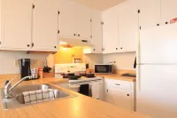 Cozy 2-Bedroom Townhome Close to Everything