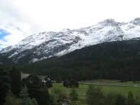 Family-friendly, quiet apartment in a beautiful Engadine house